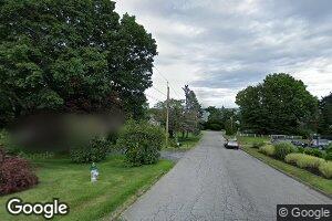 2 Homestead Ln, Portsmouth, RI 02871