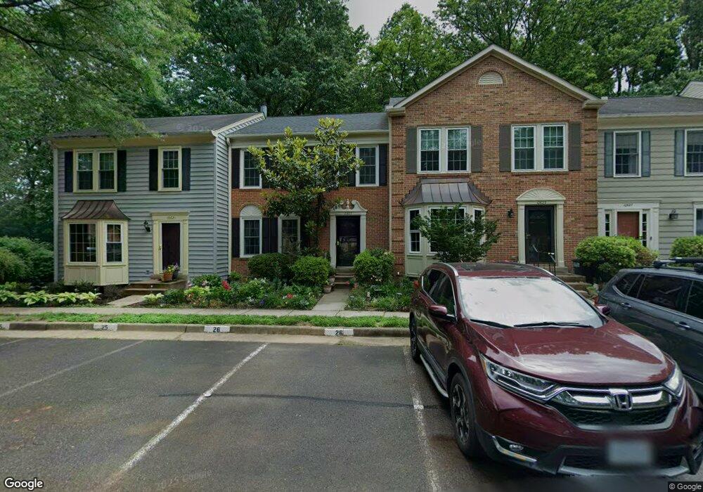 10625 Alison Dr, Burke, VA 22015 - photo 1