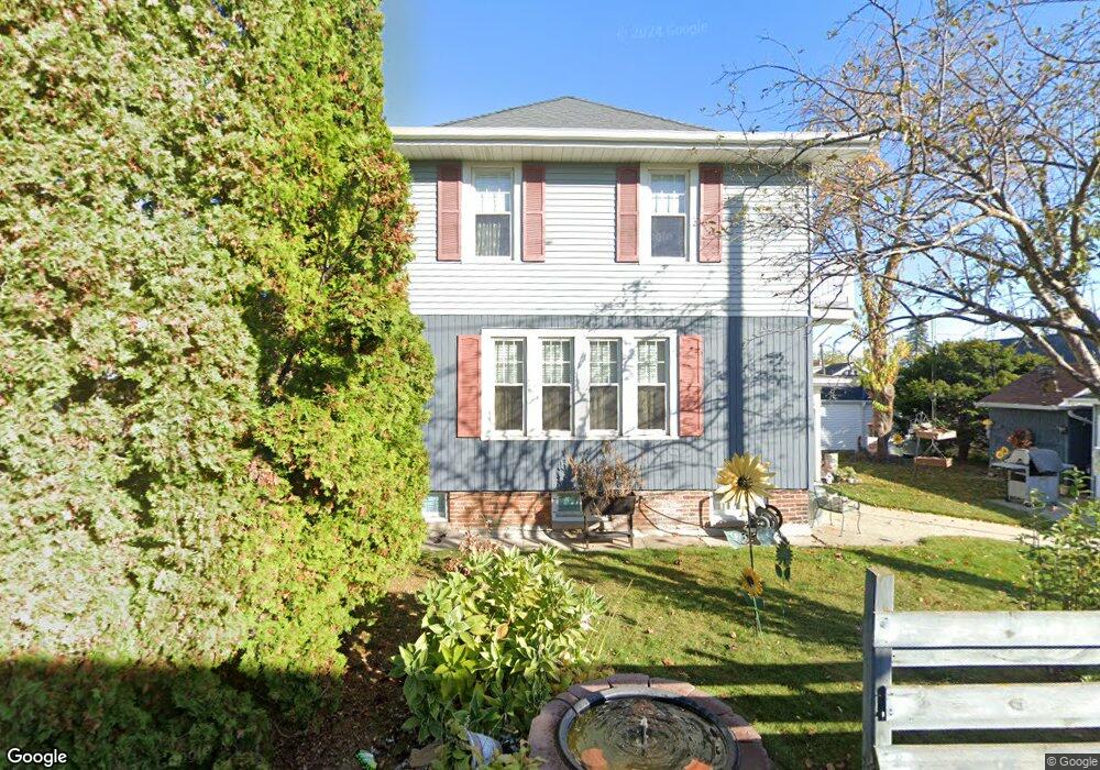 949 N 8th St, Manitowoc, WI 54220 - photo 1