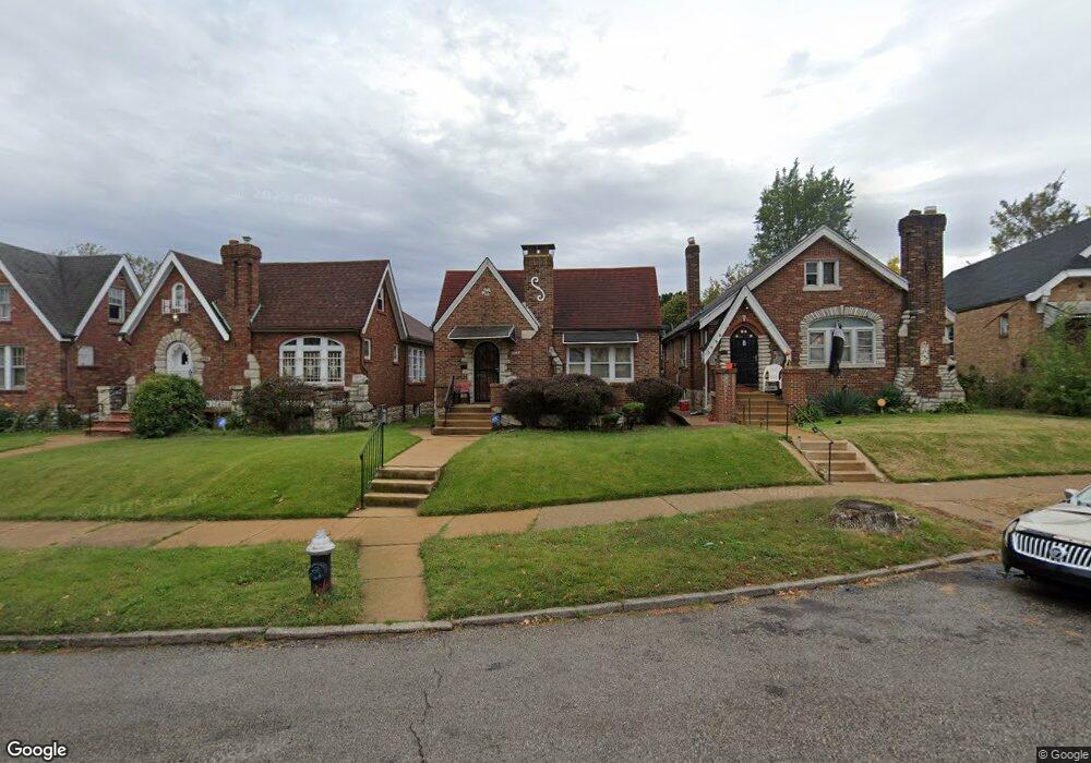 4730 Bessie Ct, Saint Louis, MO 63115 - photo 1