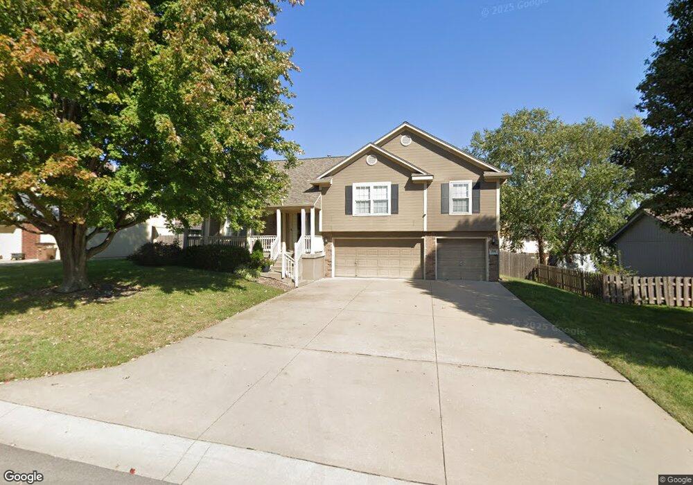 1016 Manse Dr, Raymore, MO 64083 - photo 1