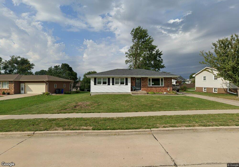 2620 29th St SW, Cedar Rapids, IA 52404 - photo 1