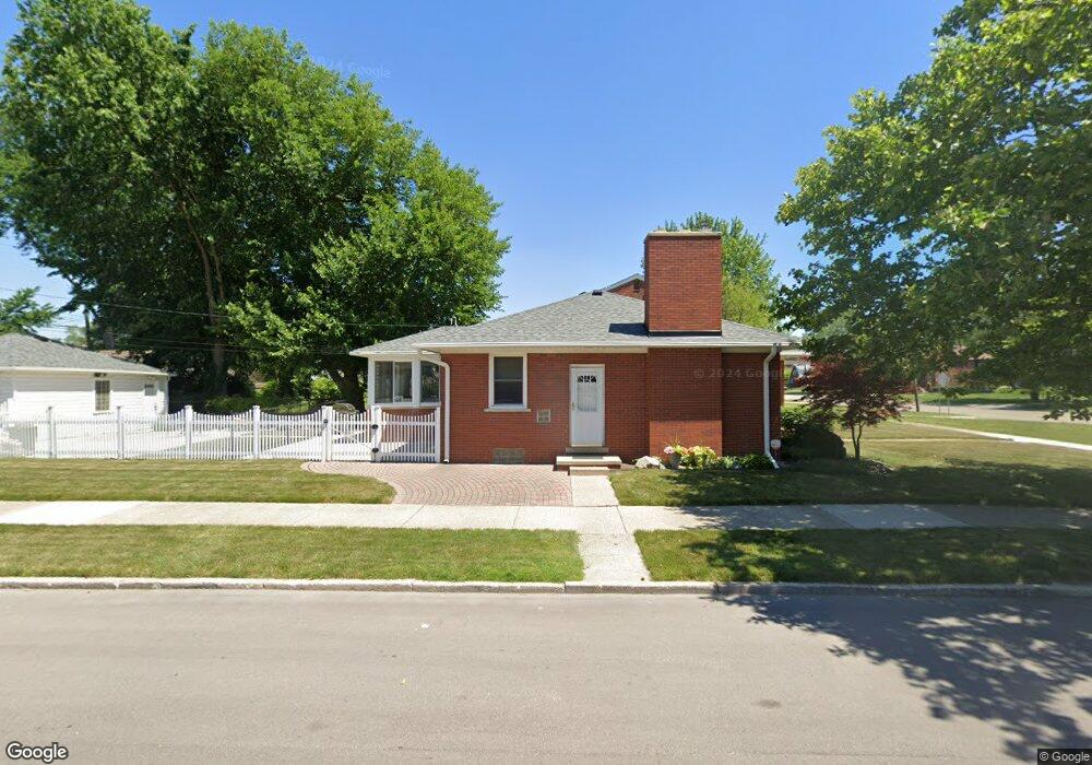 18805 Chandler Park Dr, Grosse Pointe, MI 48236 - photo 1