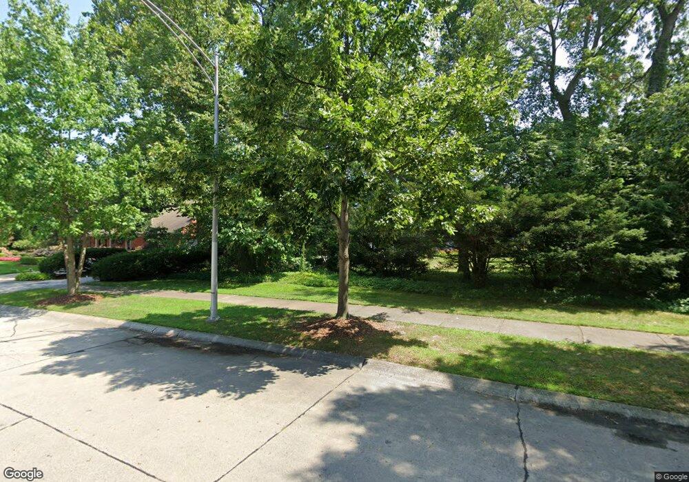 529 Lake Shore Rd, Grosse Pointe Shores, MI 48236 - photo 1