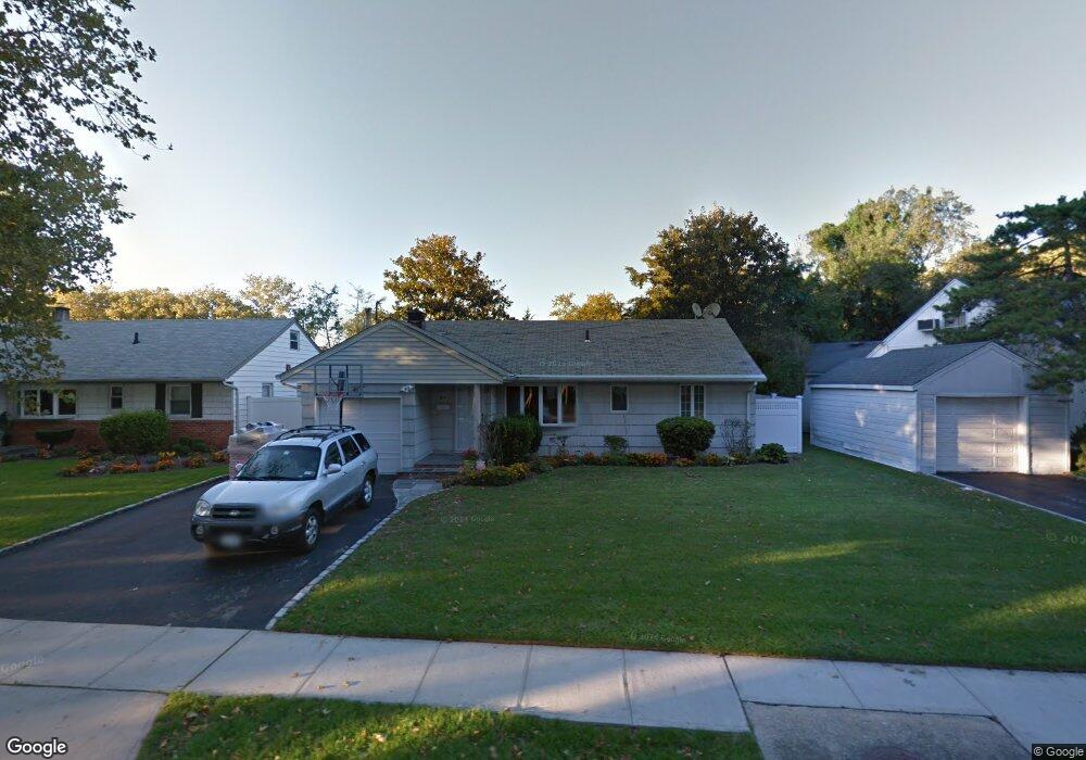 110 Hungry Harbor Rd, Valley Stream, NY 11581 - photo 1