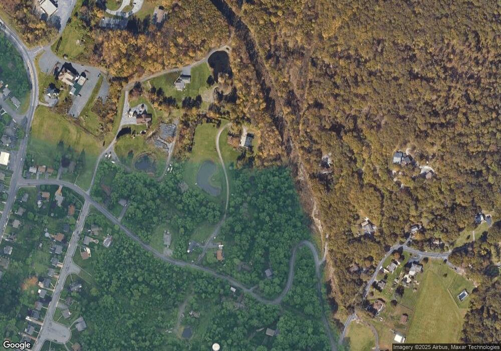 121 Curtis Ct, Temple, PA 19560 - photo 1