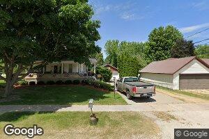 14 W 4th St, Chadwick, IL 61014