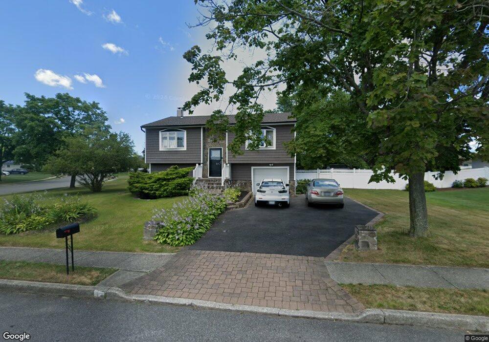 112 Rudder Dr, Holtsville, NY 11742 - photo 1