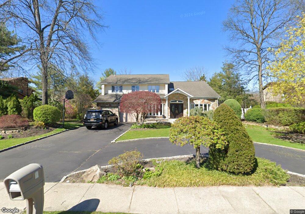 4 Timber Ridge Dr, ComMacK, NY 11725 - photo 1