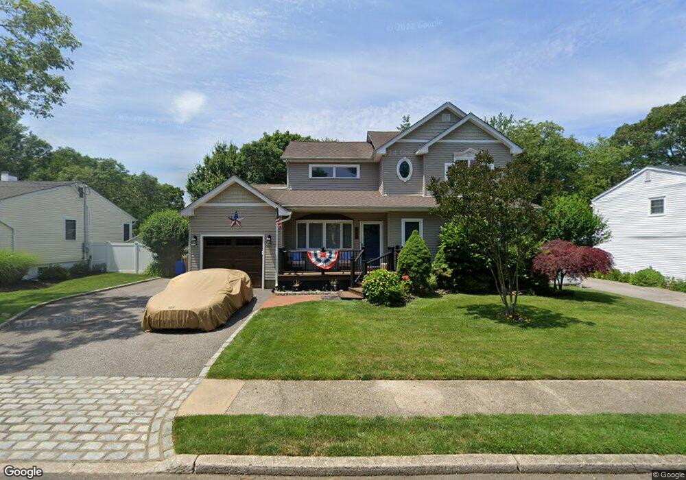 724 Bohemia Pkwy, Sayville, NY 11782 - photo 1