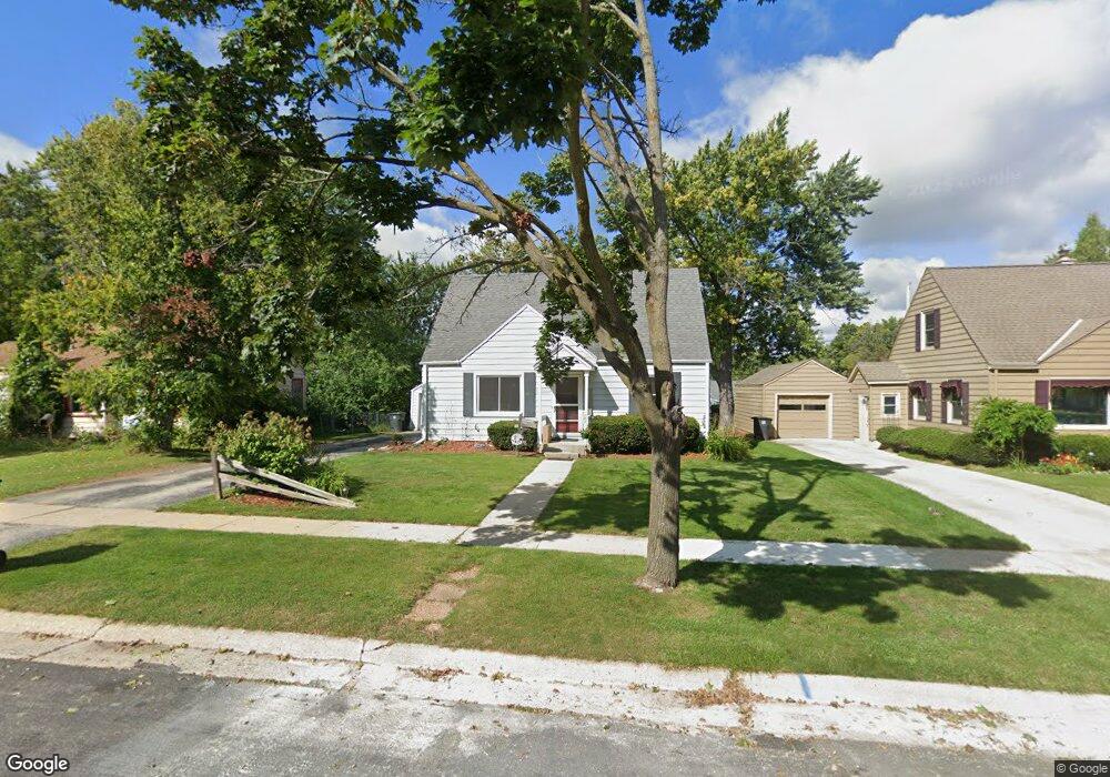 W165N8547 Dardis Ave, Menomonee Falls, WI 53051 - photo 1