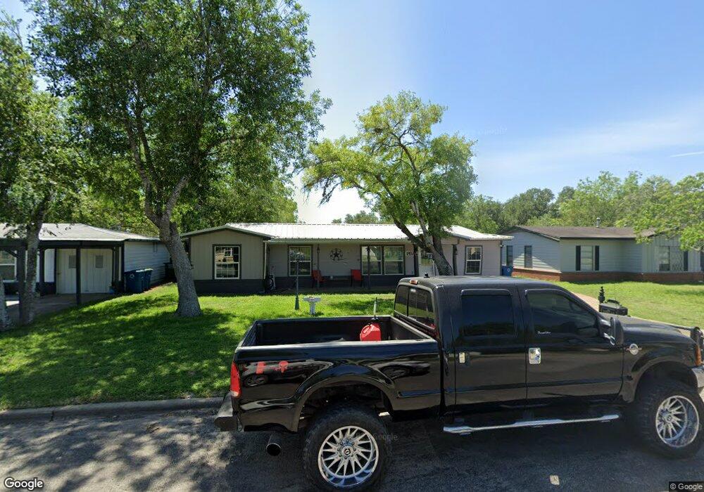 1518 E Bowie St, Beeville, TX 78102 - photo 1