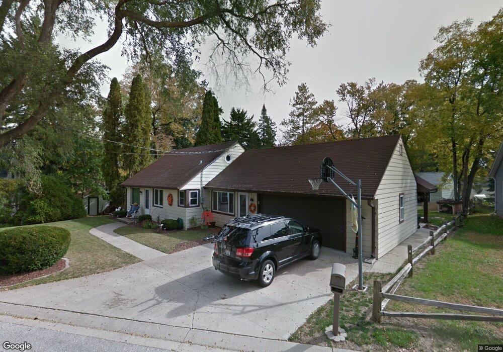 622 1st St, Delafield, WI 53018 - photo 1