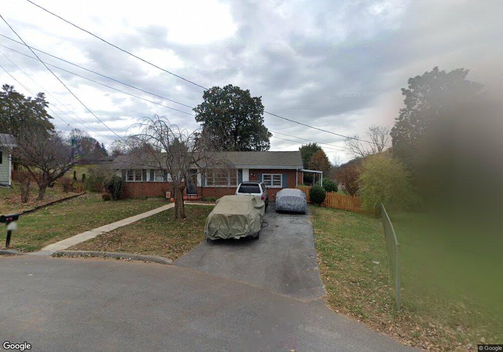 1404 Rocky Ln, Johnson City, TN 37601 - photo 1