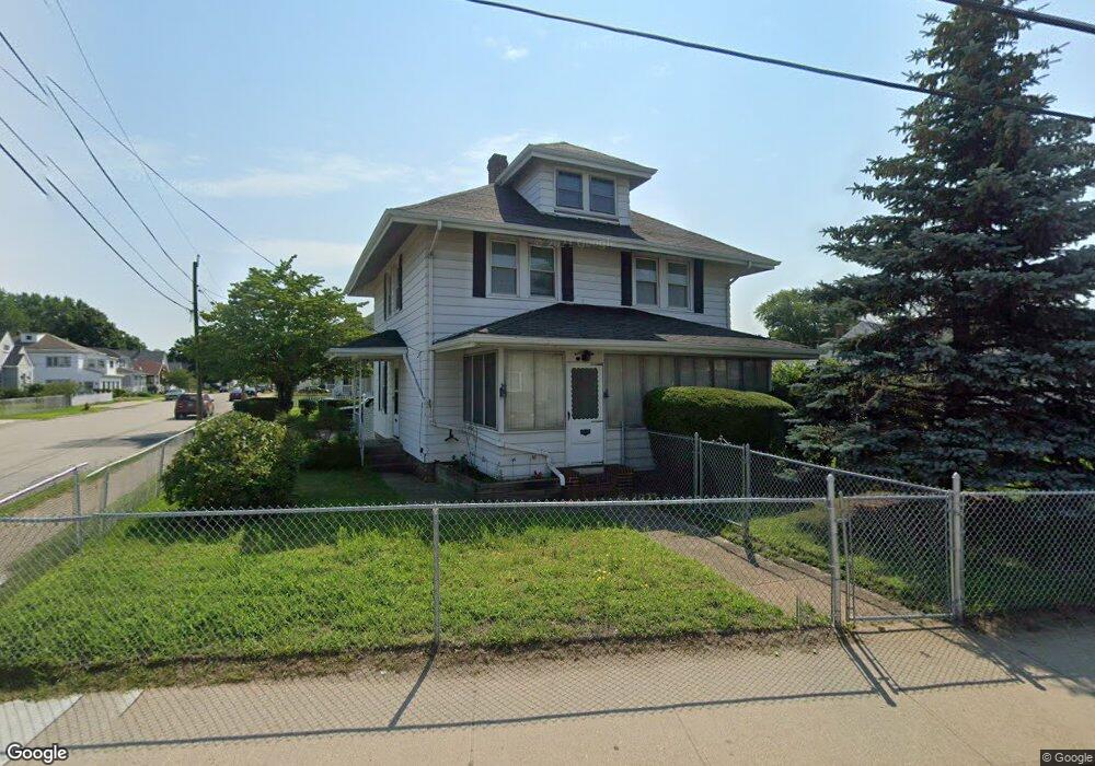 1192 Park Ave, Woonsocket, RI 02895 - photo 1