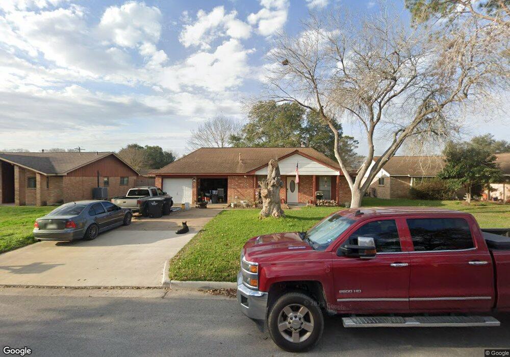 370 Windsor Square, Alvin, TX 77511 - photo 1
