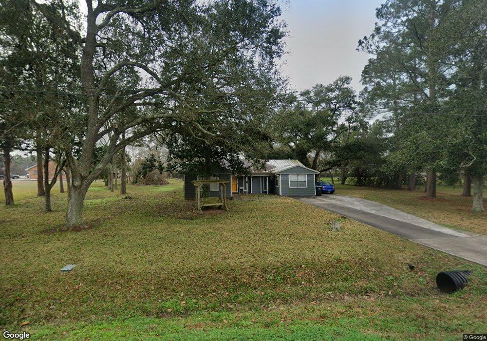 2177 Stadium Dr, Alvin, TX 77511 - photo 1