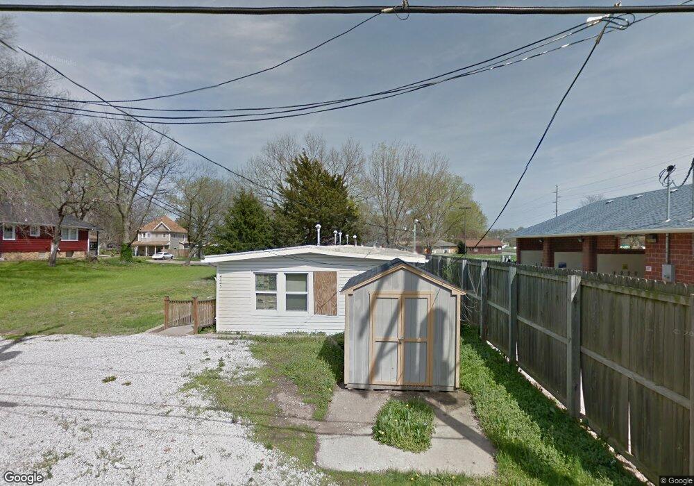 2055 SW Central Park Ave, Topeka, KS 66604 - photo 1