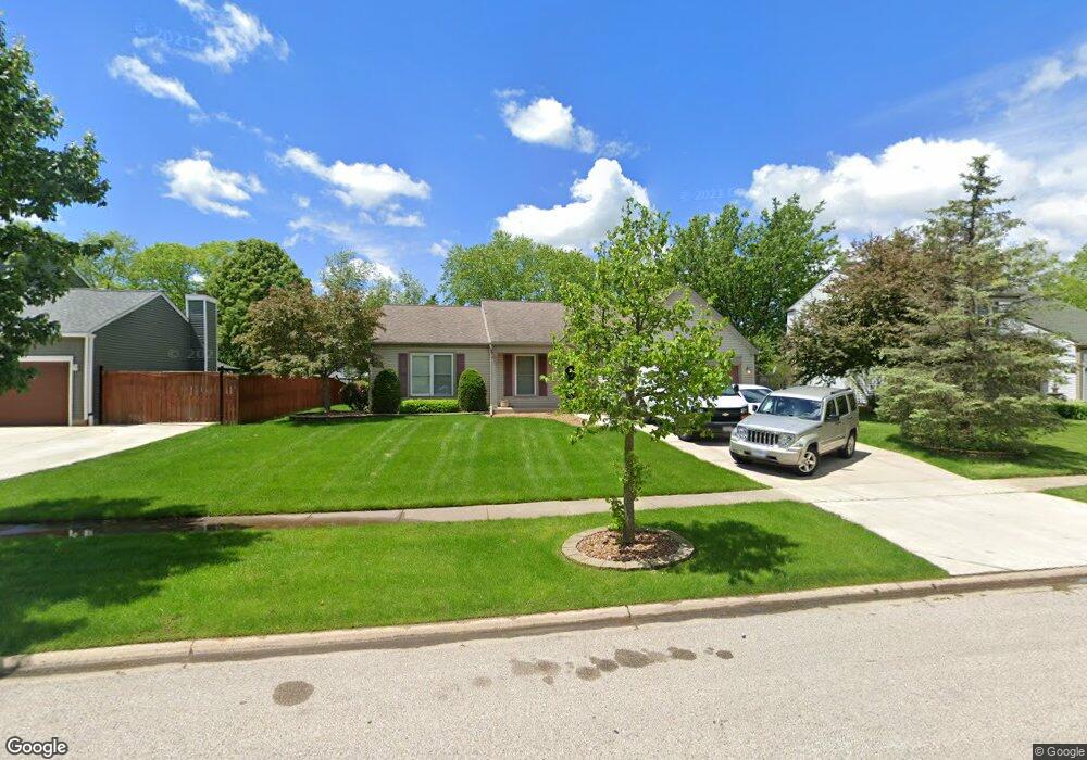 1570 Yosemite Pkwy, Algonquin, IL 60102 - photo 1