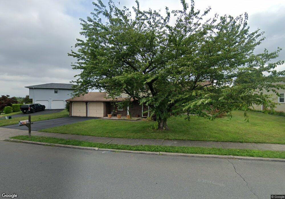 1705 Peachtree Cir, Whitehall, PA 18052 - photo 1