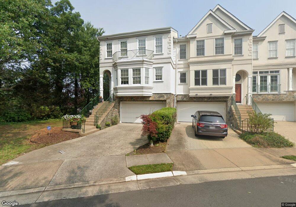 12818 Dogwood Hills Ln, Fairfax, VA 22033 - photo 1