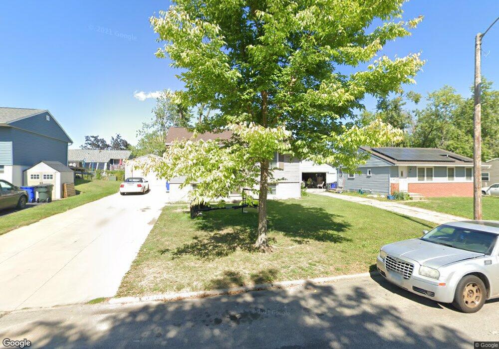 3100 Pebble Dr SW, Cedar Rapids, IA 52404 - photo 1