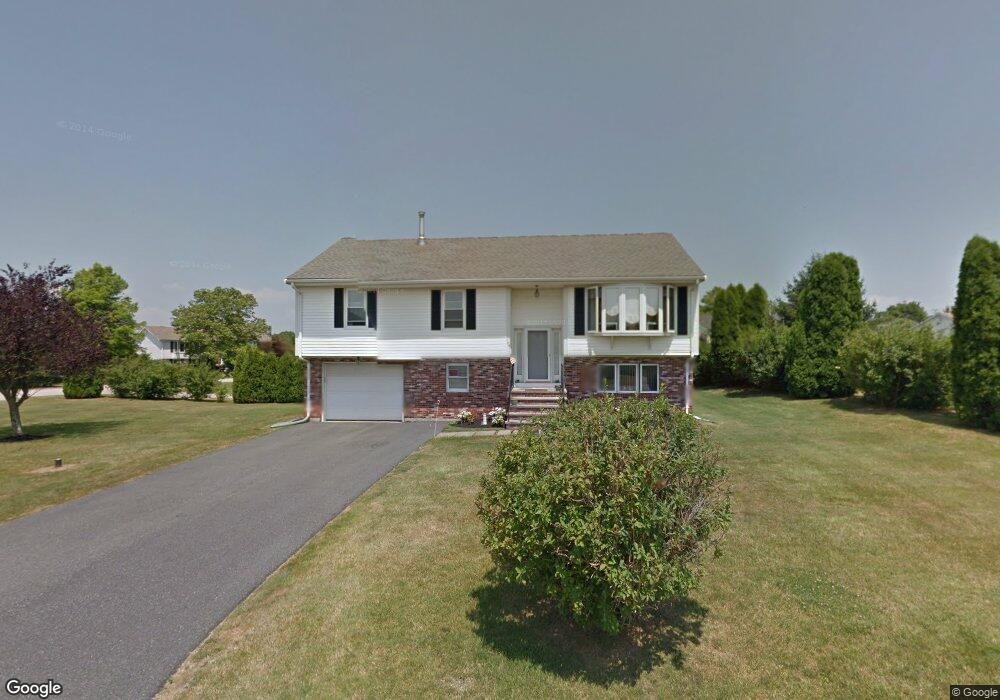 108 Amesbury Cir, Middletown, RI 02842 - photo 1