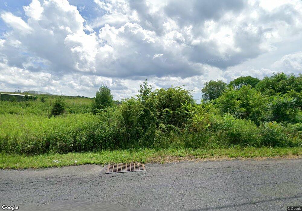 525 Salt Point Turnpike, Poughkeepsie, NY 12601 - photo 1