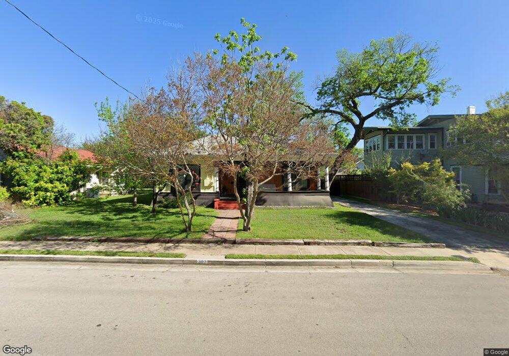 207 E Oak St, Weatherford, TX 76086 - photo 1