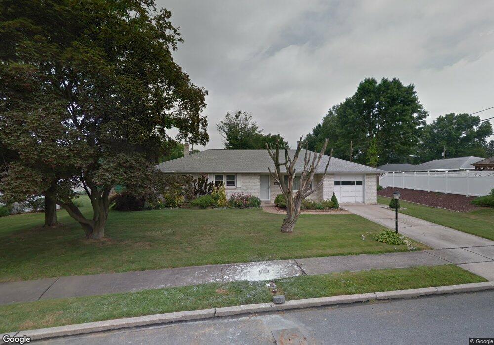 521 Buttonwood St, Palmyra, PA 17078 - photo 1