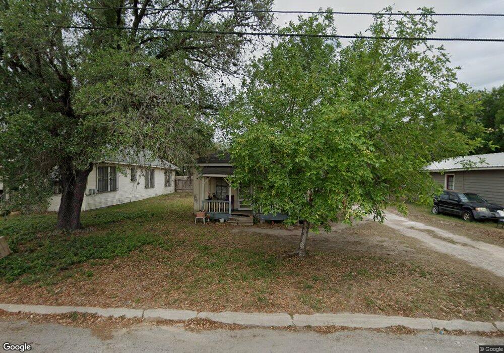 604 N Filmore St, Beeville, TX 78102 - photo 1
