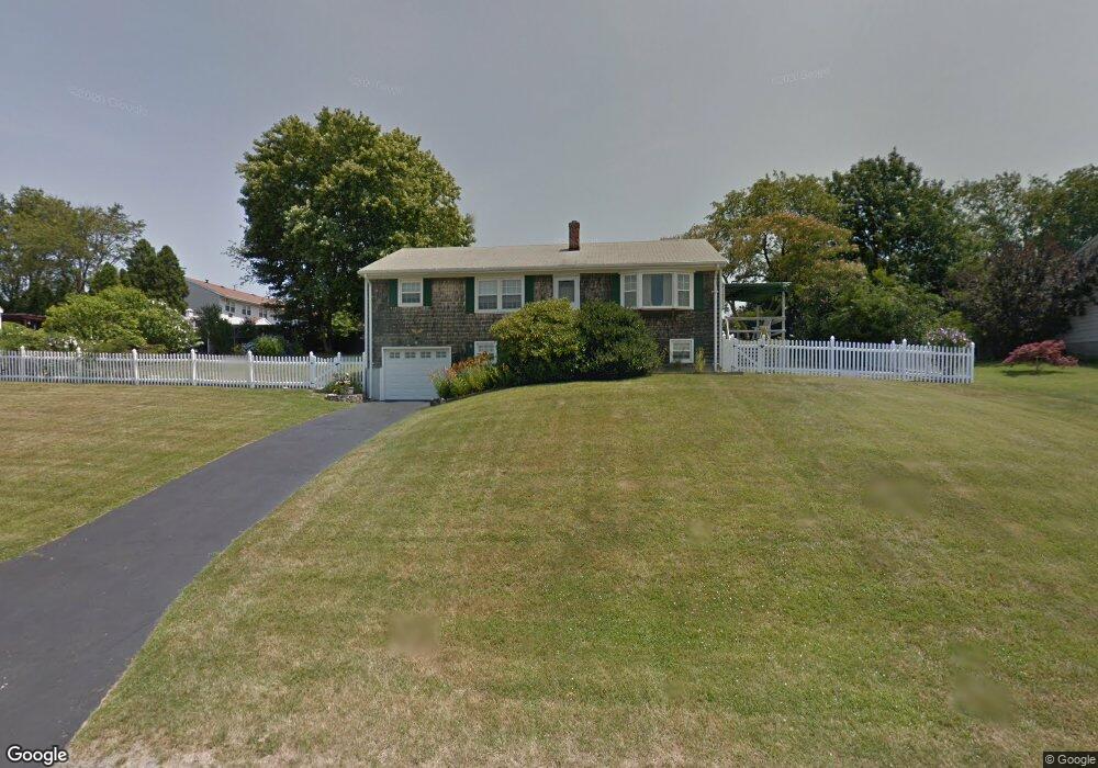 13 Algonquin Dr, Middletown, RI 02842 - photo 1