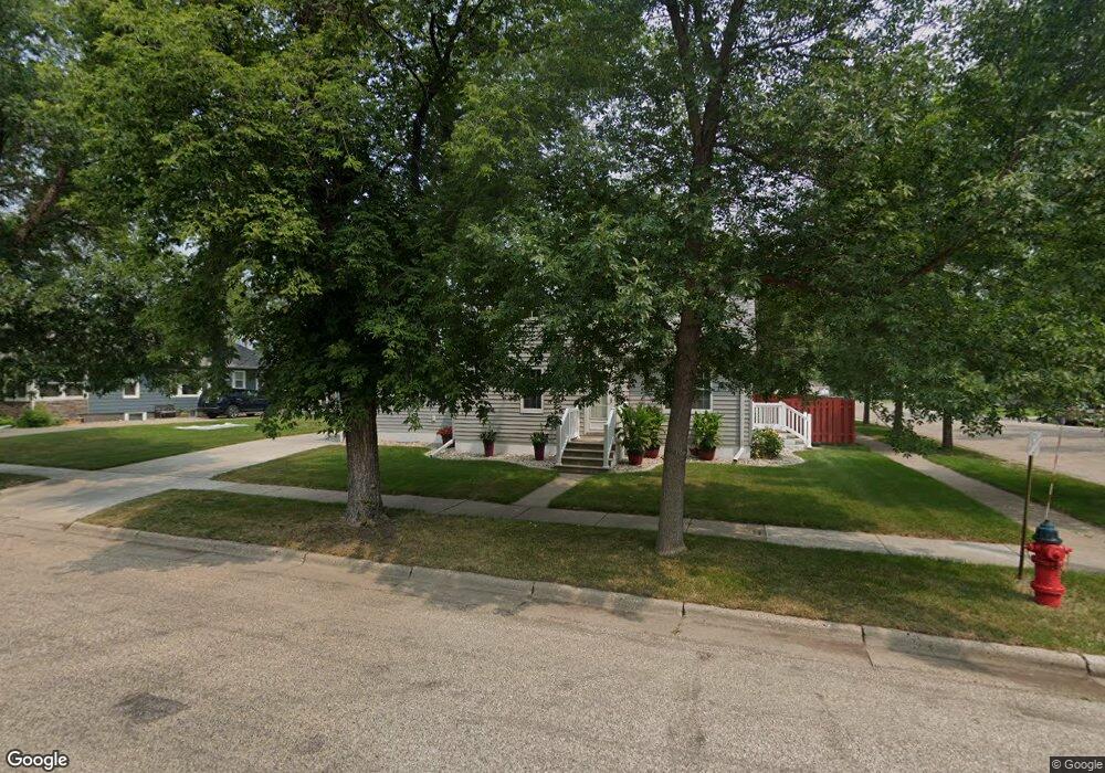 423 4th Ave SW, Jamestown, ND 58401 - photo 1