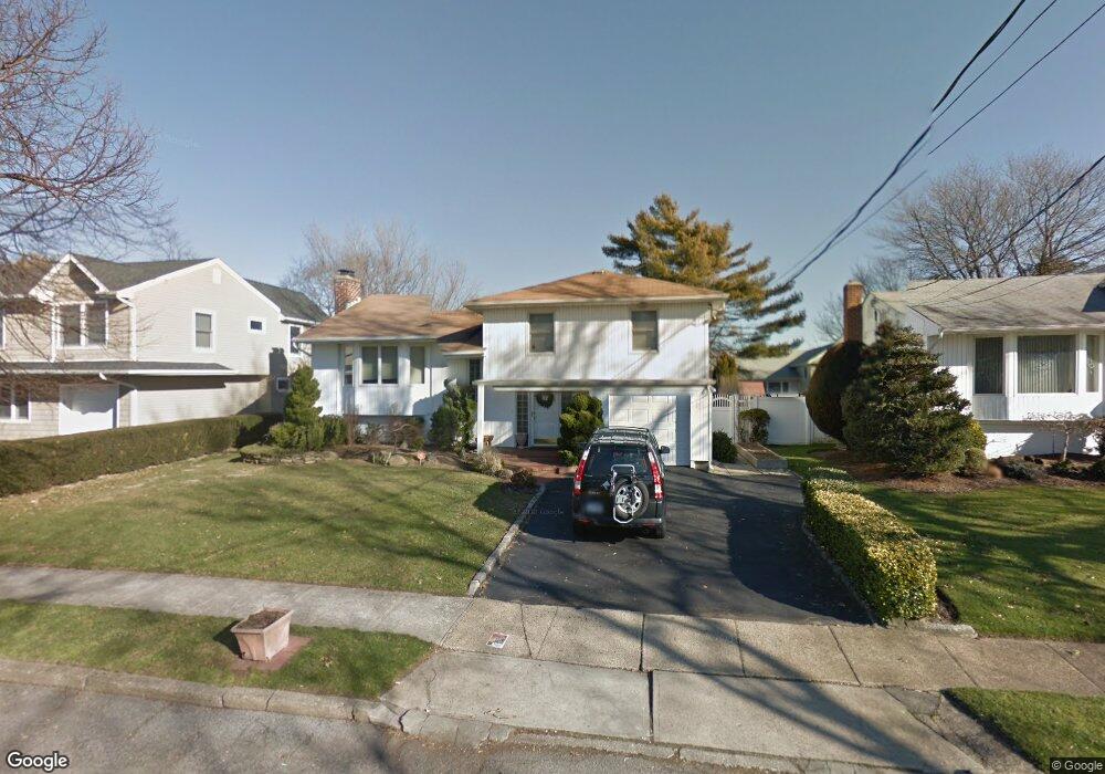 2240 Wynne Ln, Bellmore, NY 11710 - photo 1