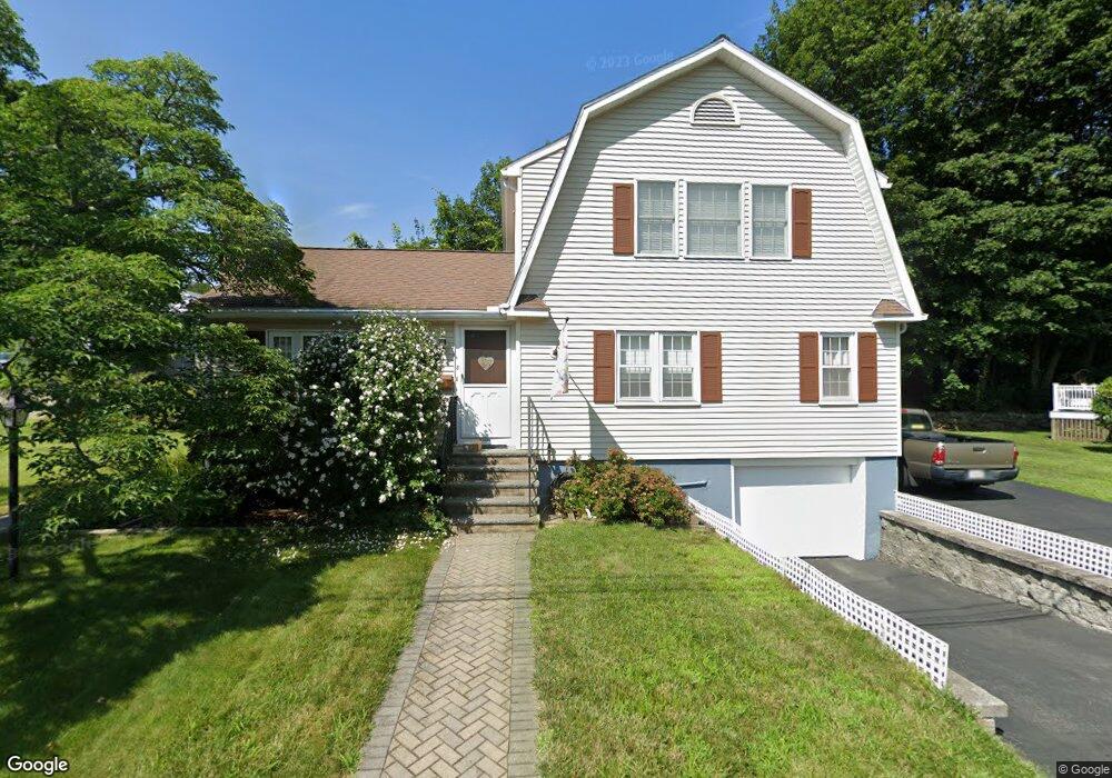 8 Gracewood Rd, Stoneham, MA 02180 - photo 1