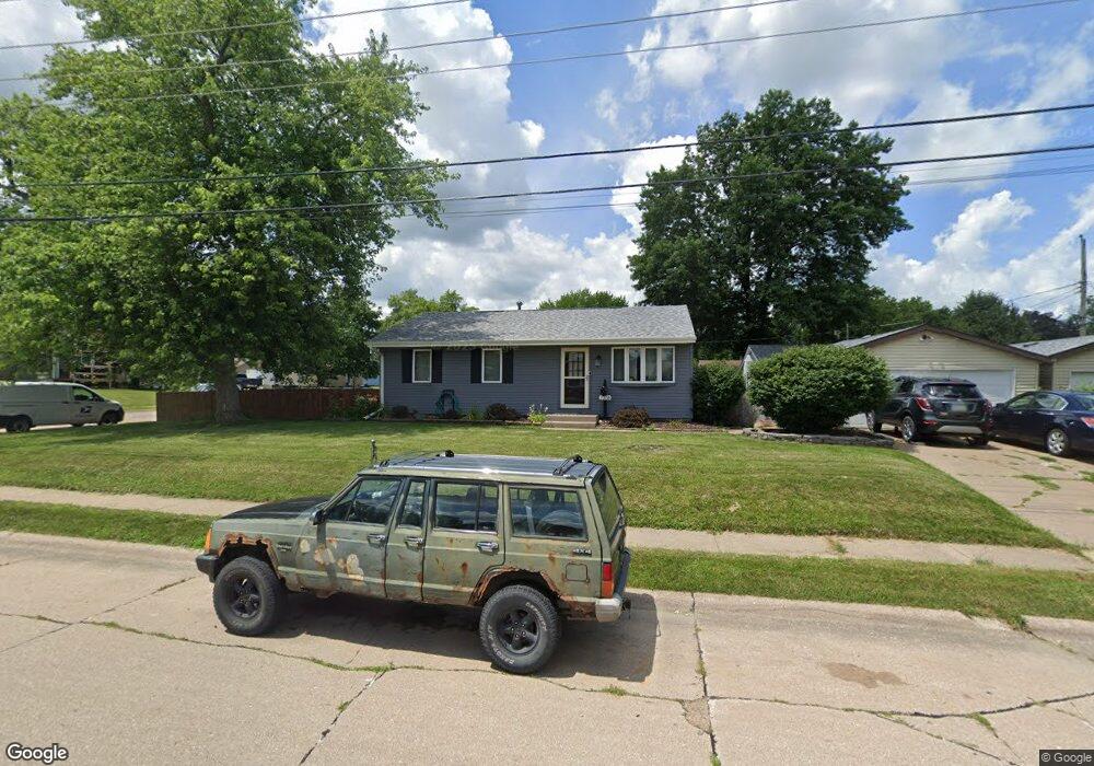 2208 N Zenith Ave, Davenport, IA 52804 - photo 1
