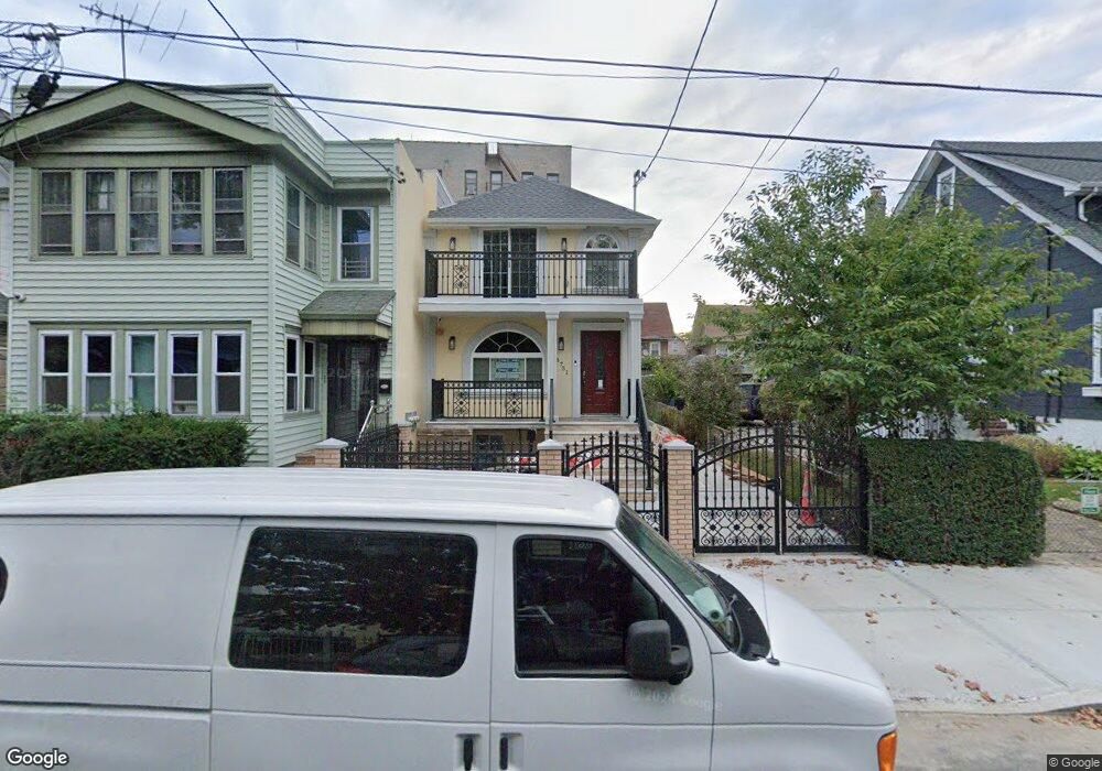 87-55 112 St, Richmond Hill N., NY 11418 - photo 1