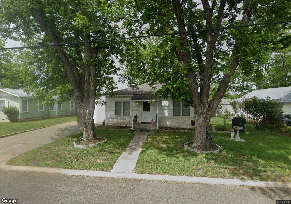 414 Fulton St, Fredericksburg, TX 78624 - photo 1