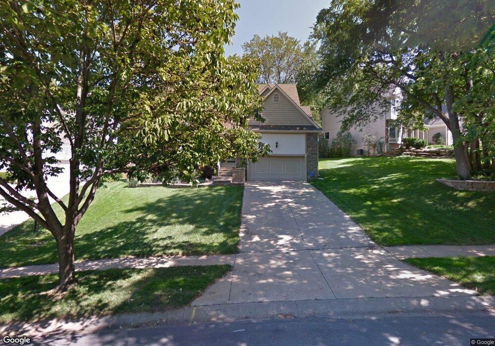 8319 Acuff Ln, Lenexa, KS 66215 - photo 1