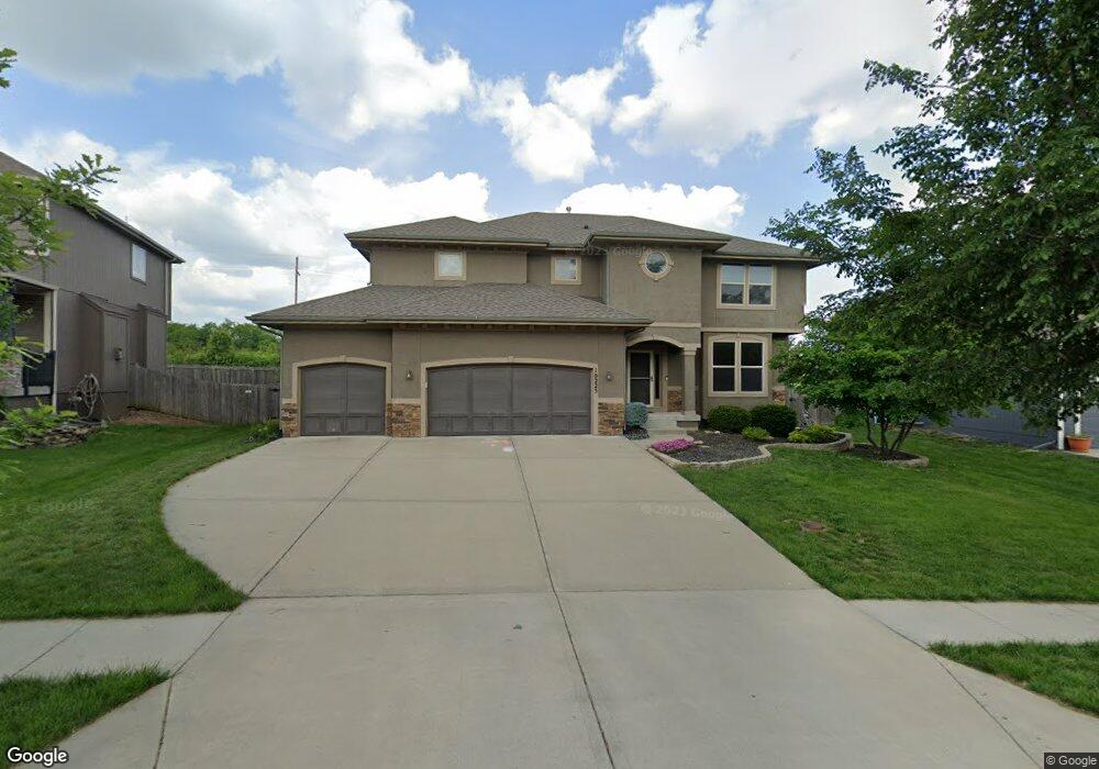 10225 Theden Cir, Lenexa, KS 66220 - photo 1