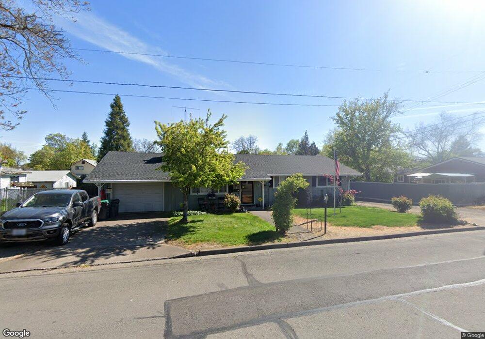 250 N 3rd St, Central Point, OR 97502 - photo 1