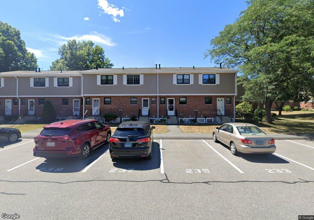 239 Hampton Ct, Newington, CT 06111 - photo 1