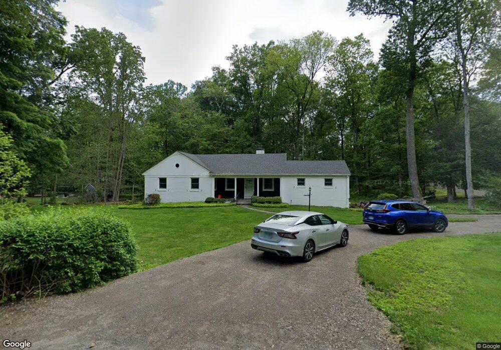 838 Oakwood Rd, Orange, CT 06477 - photo 1