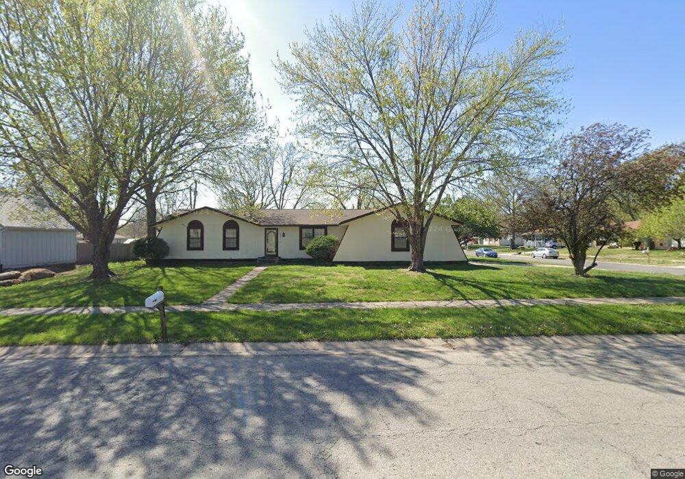 2817 SW Kingsrow Rd, Topeka, KS 66614 - photo 1