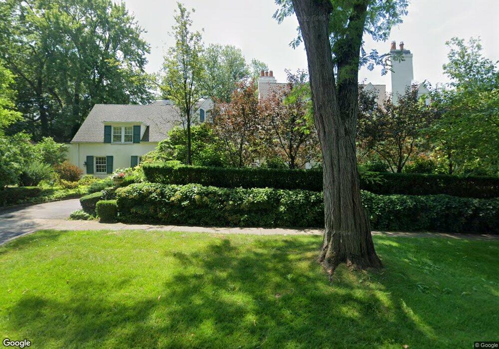 235 Touraine Rd, Grosse Pointe Farms, MI 48236 - photo 1