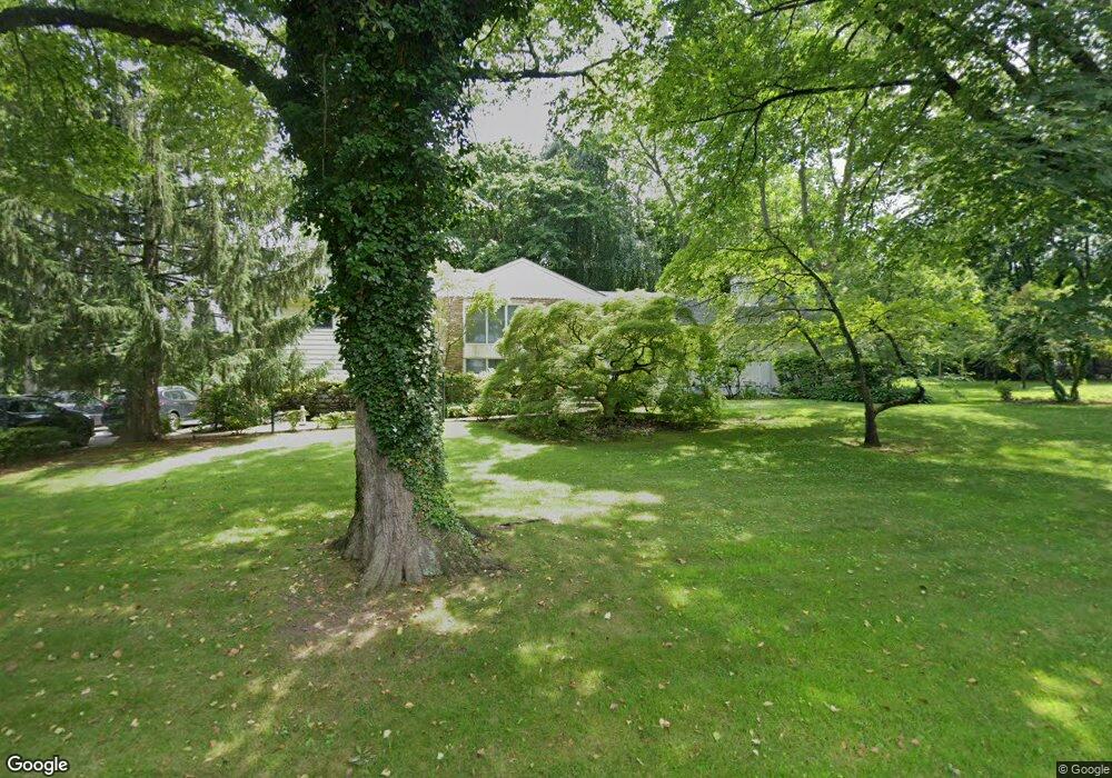 14 Rogers Rd, Great Neck, NY 11024 - photo 1