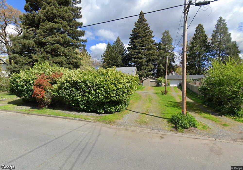 735 NW 2nd St, Grants Pass, OR 97526 - photo 1