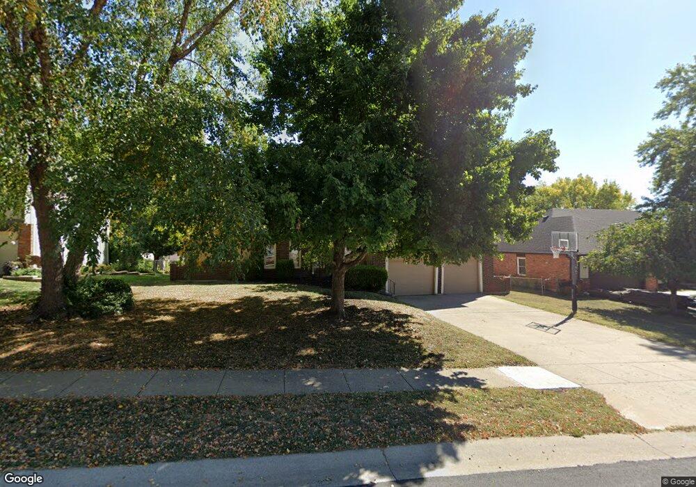 6627 Hallet St, Shawnee, KS 66216 - photo 1