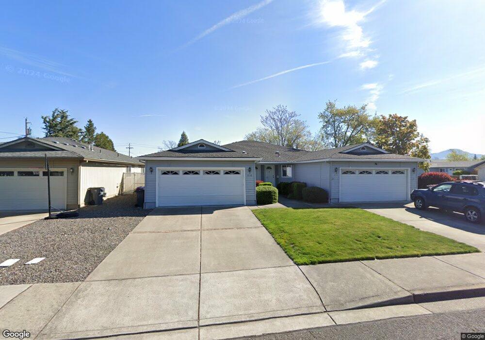 318 N 7th St, Central Point, OR 97502 - photo 1