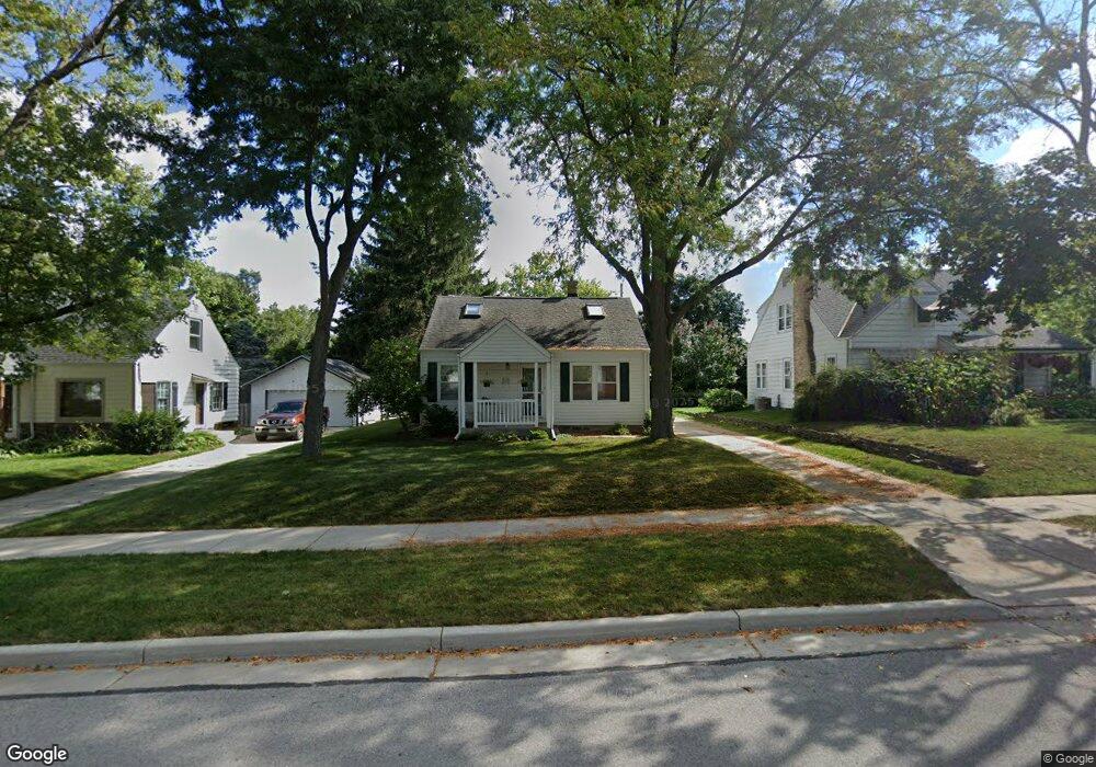 W164N8550 Hiawatha Ave, Menomonee Falls, WI 53051 - photo 1